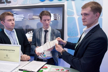 Умный протез, бесконтактные весы, эфирное масло укропа — эти и другие идеи представили минчане на городской выставке презентации «100 идей для Беларуси». 