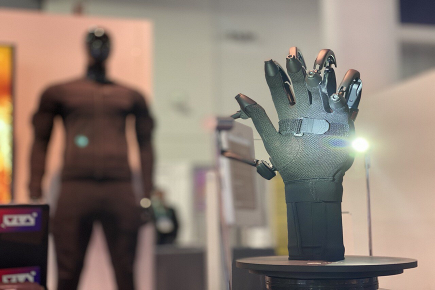 XR-костюм белорусов TESLASUIT завоевал международную награду 