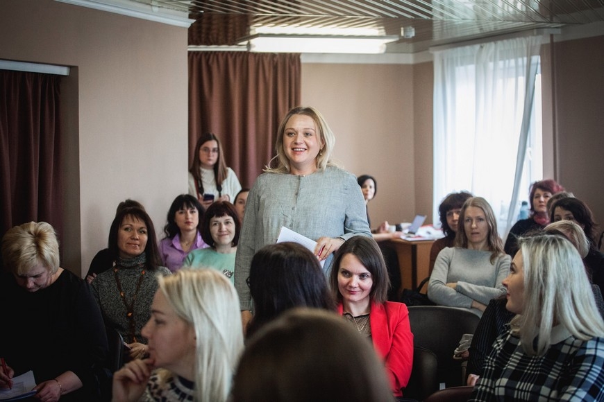 Идейные и активные, но боятся и нуждаются в поддержке. Что тормозит профессиональную реализацию женщин в регионах?